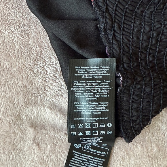 Vero Moda Black and Red Floral Blouse - Picture 13 of 13